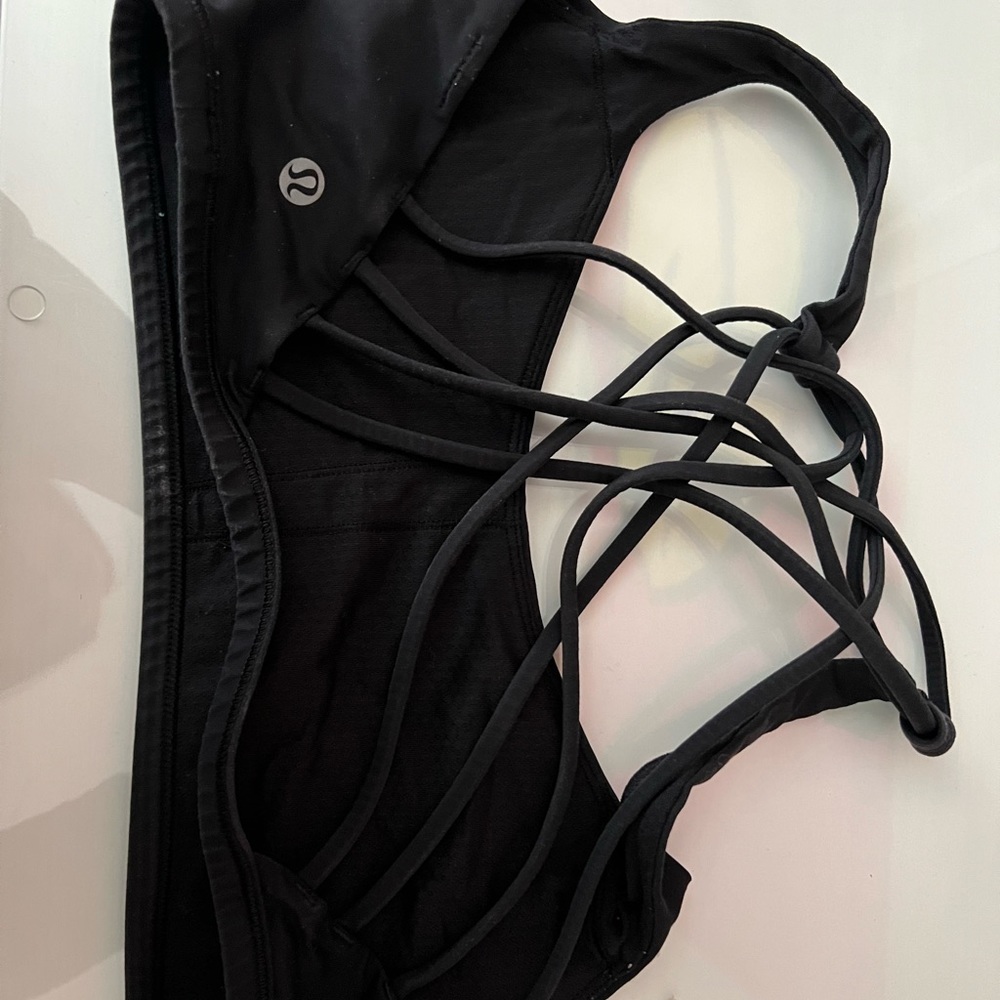 Black Lululemon sports bra